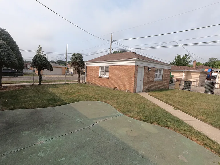 2500 Hessing St — Photo 17