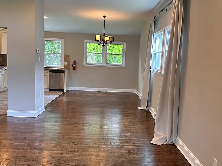 422 Howard Rd — Photo 7
