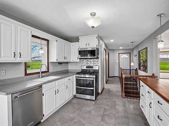 3rd image of 2050 NE 80th St