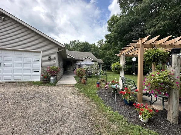 890 Saint Croix Trl, Taylors Falls, MN 55084