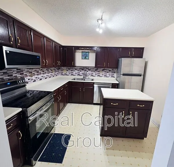 5 Cheryl Ct — Photo 6