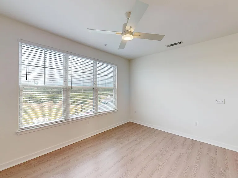 Essex Luxe Apartments — Photo 95