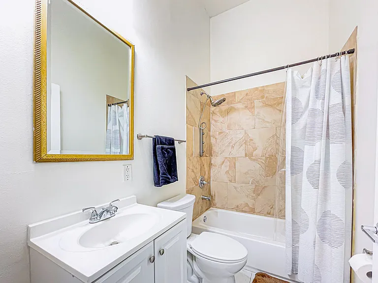 Common Bathroom upstairs for