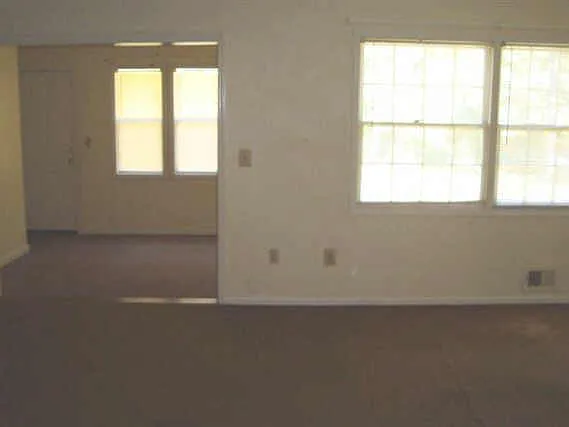 3 bed, 1.5 bath, 1200 sqft, $1,670 — Photo 3