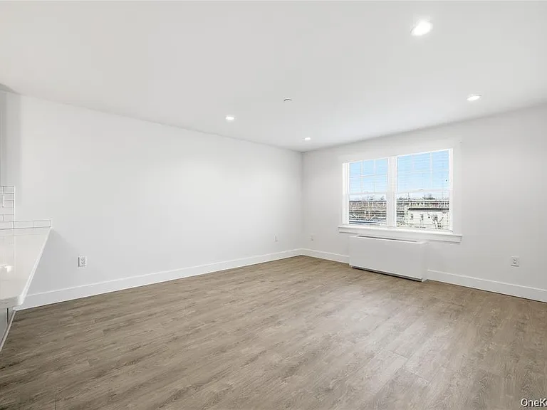 180 Deer Park Ave #207 — Photo 5