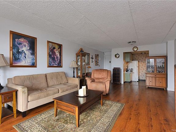 3rd image of 145 Valentine Ln APT 5C