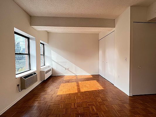 4th image of 360 W 34th St APT 6T