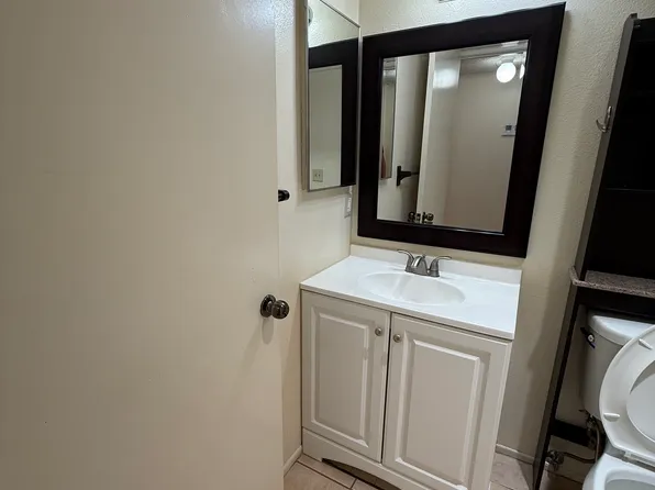 235 N Verdugo Rd #5, Glendale, CA 91206