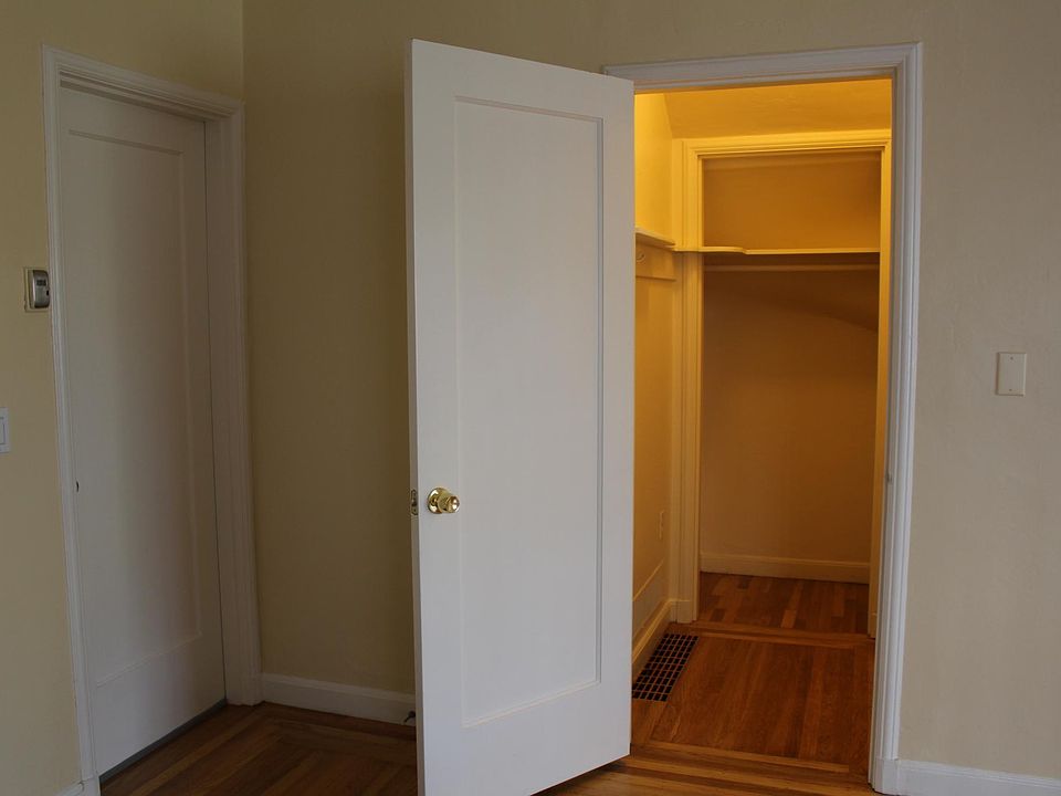 Front entrance/closet