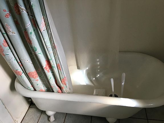 Clawfoot tub.