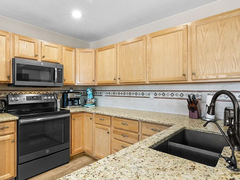 2771 Calkins Pl — Photo 21