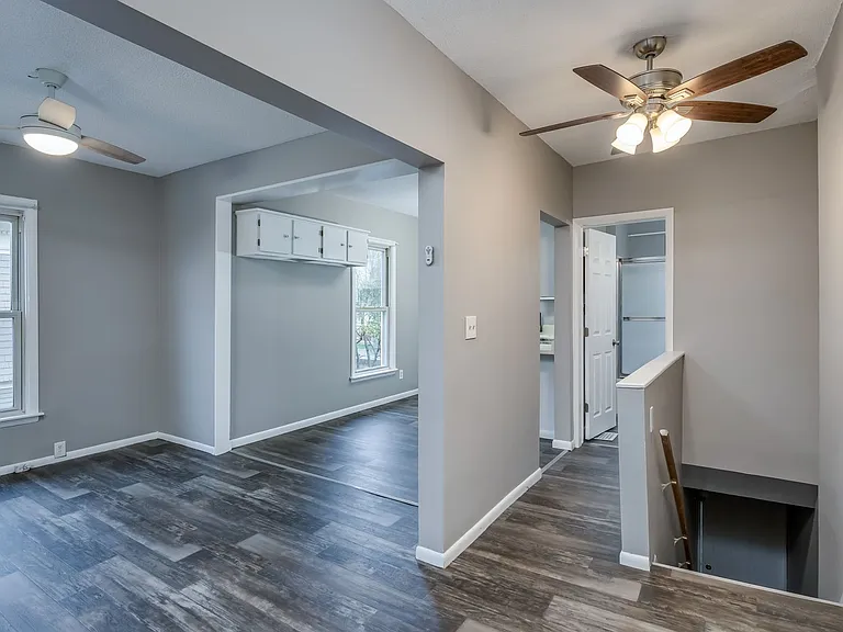 1025 State St — Photo 2