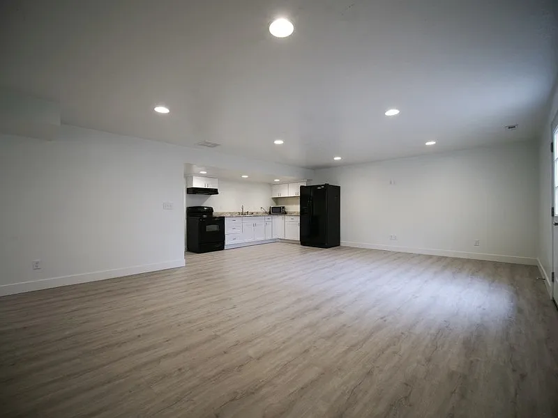 7042 W Knowley Rd