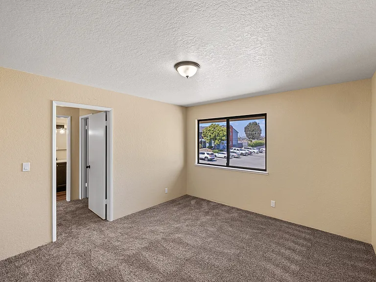 The Peppertree Apartments — Photo 12