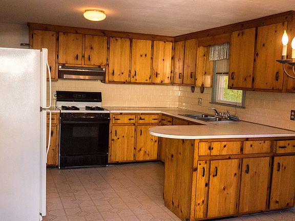 2nd image of 62 Frye St