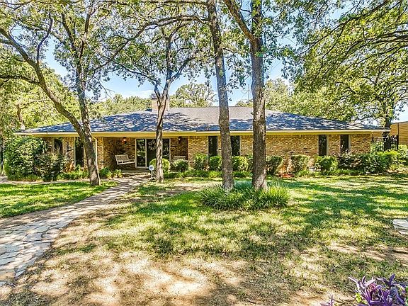 3rd image of 5601 Trail Lake Dr