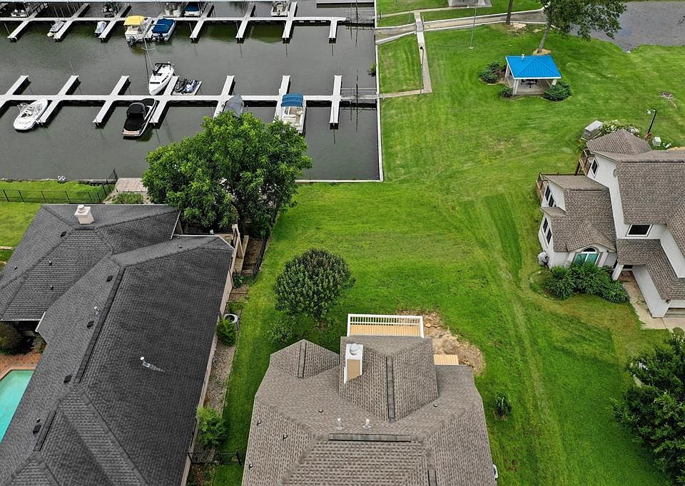 1st image of 12576 Lake Vista Dr