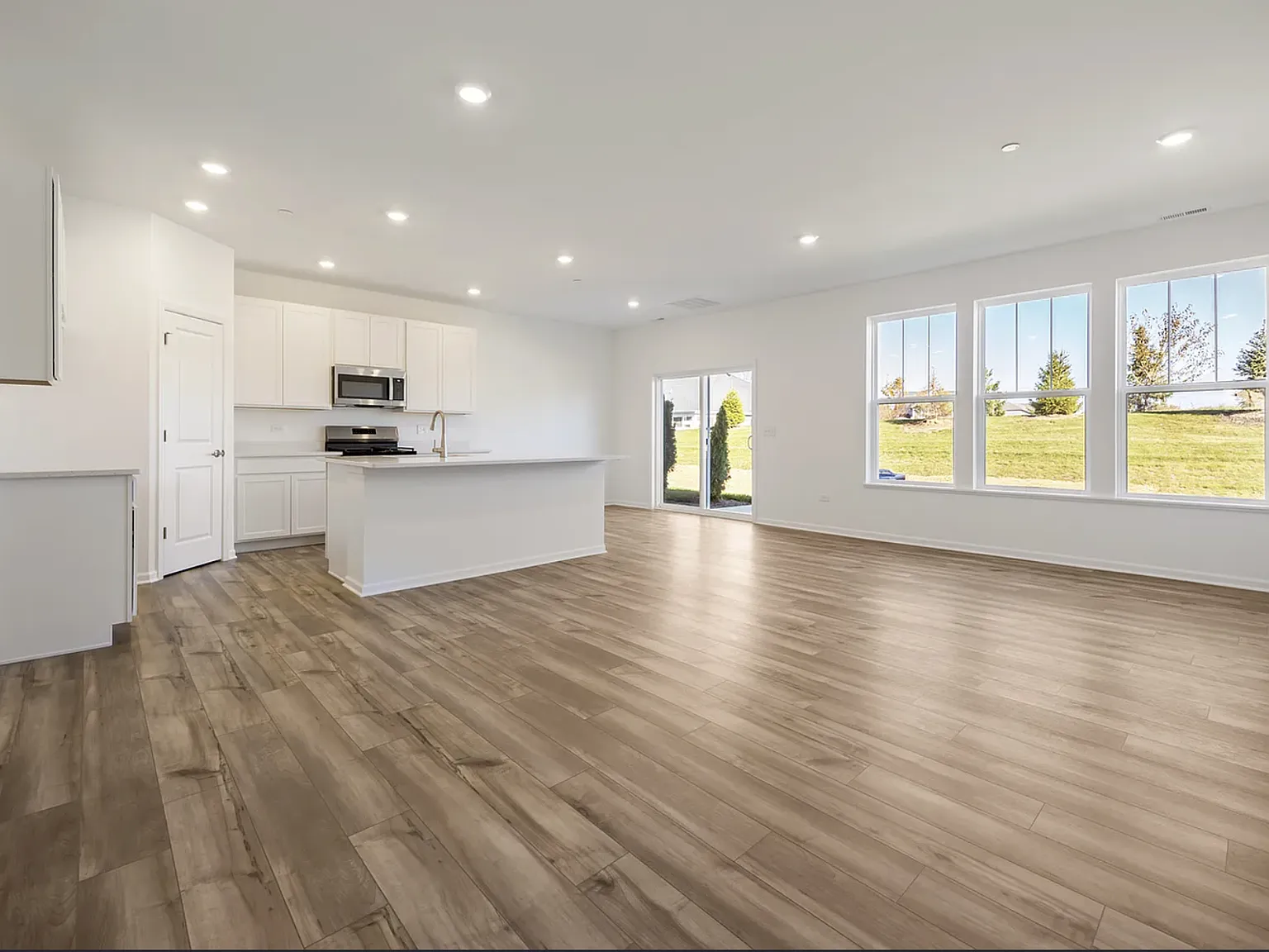 White Oak Ct, Crystal Lake — Photo 4