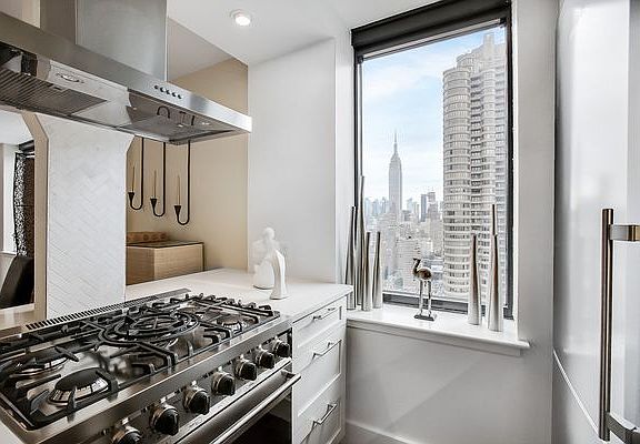 3rd image of 415 E 37th St APT 33N