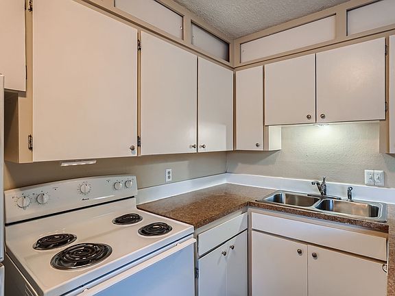 3rd image of 226 Cedar Ave S APT 4