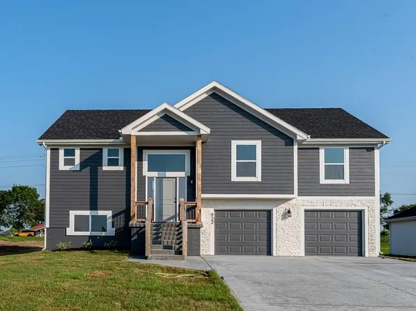 922 N Willow Ct, Tonganoxie, KS 66086