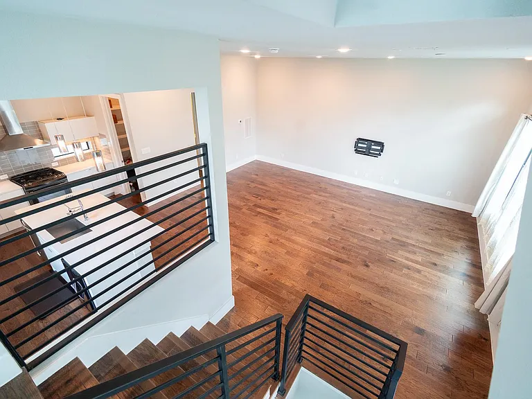 1613 Wheeler St #C — Photo 17