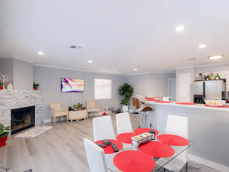 Devita Cir — Photo 2