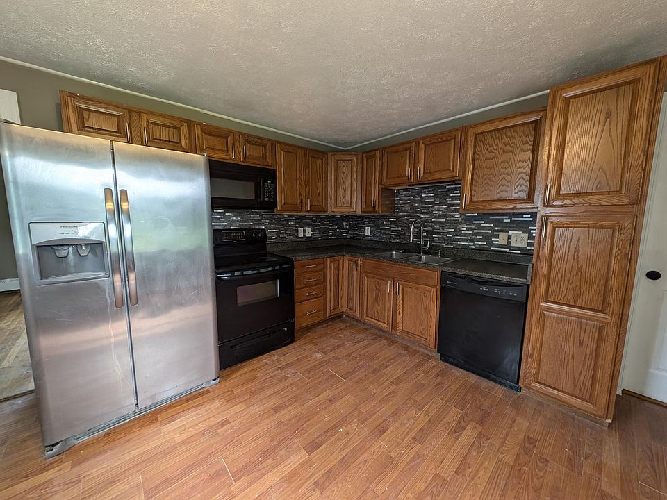 Fully applianced kitchen