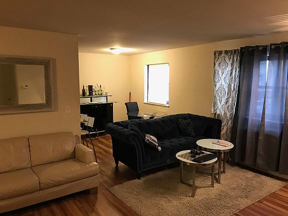 3rd image of 7522 N Greenview Ave APT 304