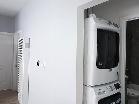 5th image of 338 Cedar Ave APT 17