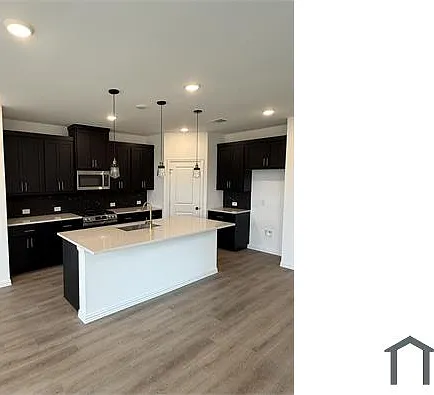 6 bed, 3155 sqft, $4,000 — Photo 3
