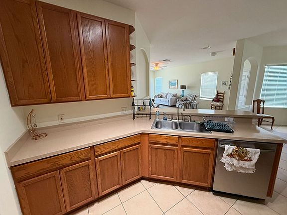 5th image of 6928 Surrey Oak Dr