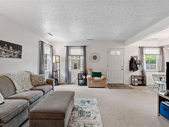 5th image of 2480 Raber Rd APT B