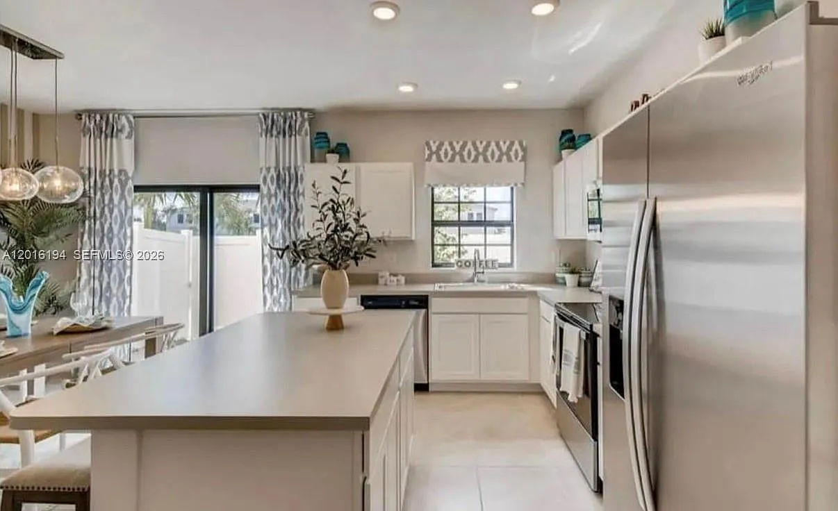 Regal Palm Subdivision — Photo 2