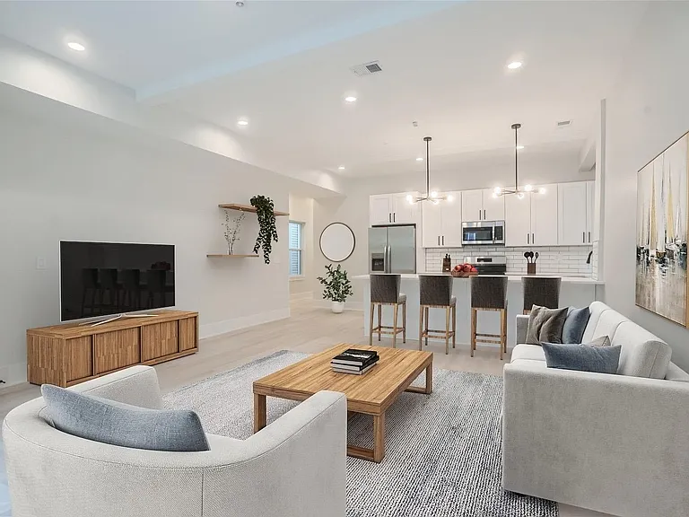 1830 W Cuyler Ave #2 — Photo 1