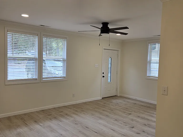 108 S Dixon Ave — Photo 8