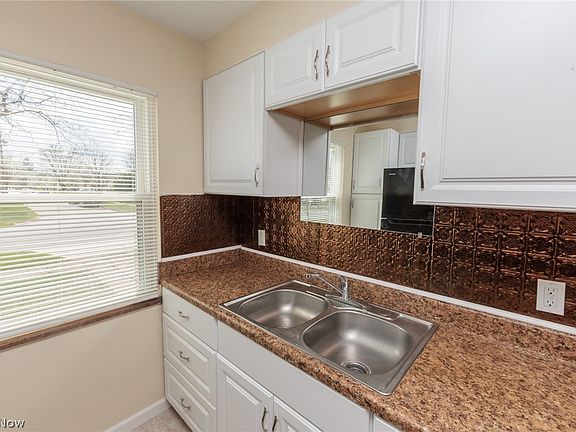 4th image of 8800 Behrwald Ave