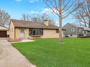 253 Michigan Dr, Elk Run Heights, IA 50707
