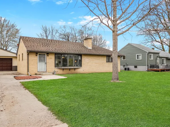 253 Michigan Dr, Elk Run Heights, IA 50707