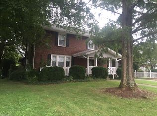 214 Cherry St, Mount Airy, NC 27030