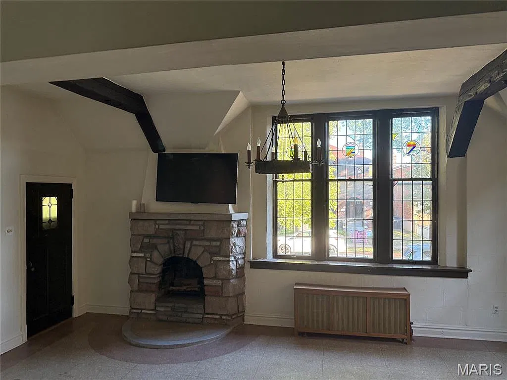 3 bed, 1.0 bath, 1456 sqft, $2,095 — Photo 4