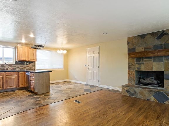5th image of 10318 S Peony Way