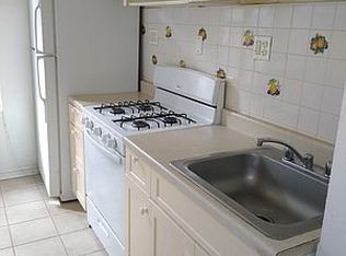32-71 42nd St #B2, Astoria, NY 11103