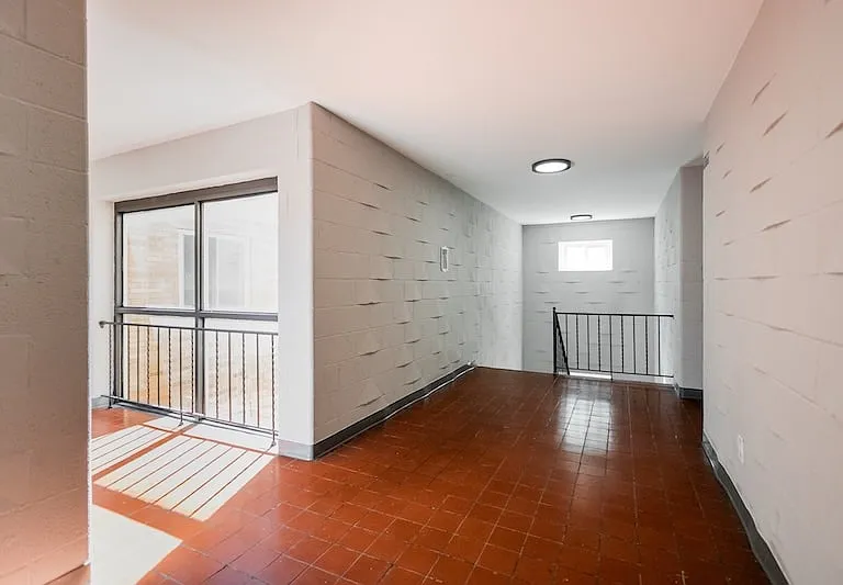 Dolphin Gardens Apartments — Photo 15