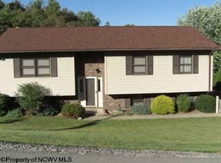 3032 Meadowland Dr, Morgantown, WV 26508