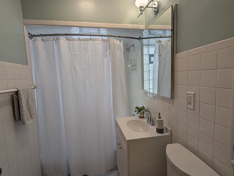 2408 Green St #1 — Photo 11