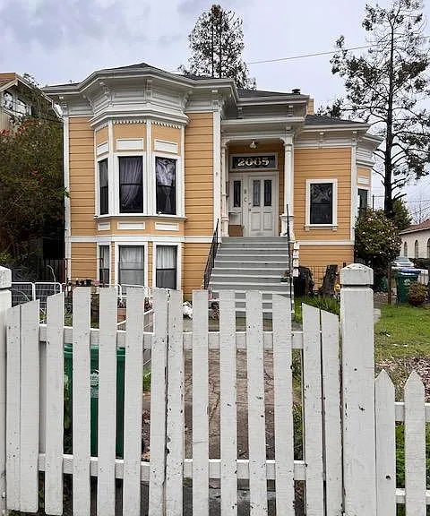 2065 Alameda Ave — Photo 1