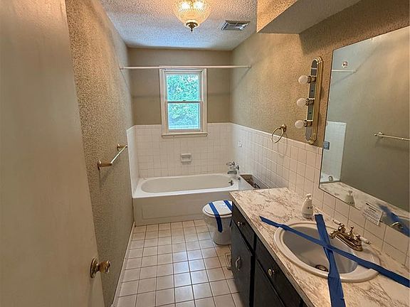 3rd image of 2033 Anthony Dr