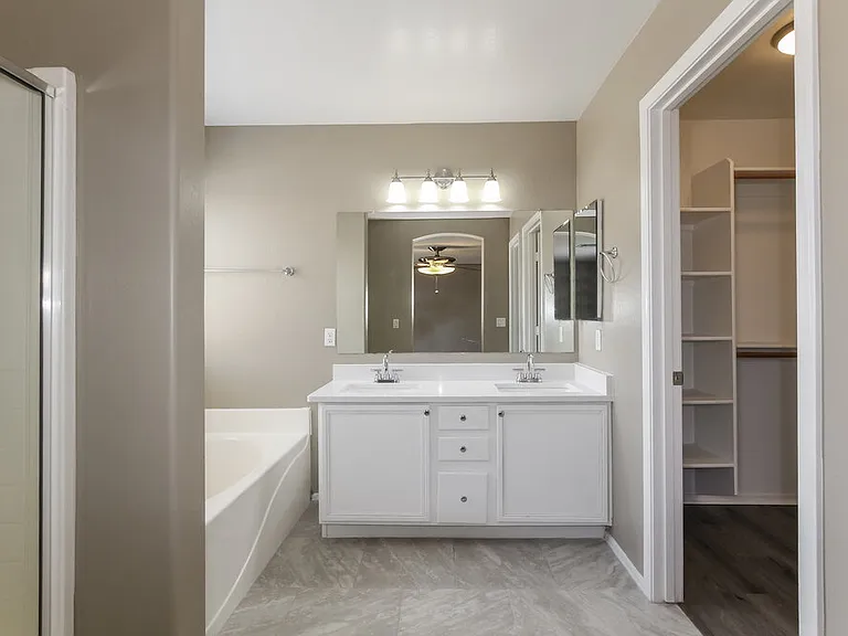 1715 W Saint Catherine Ave — Photo 11