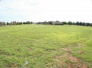 12 NW Deer Run Trl, Lawton, OK 73505